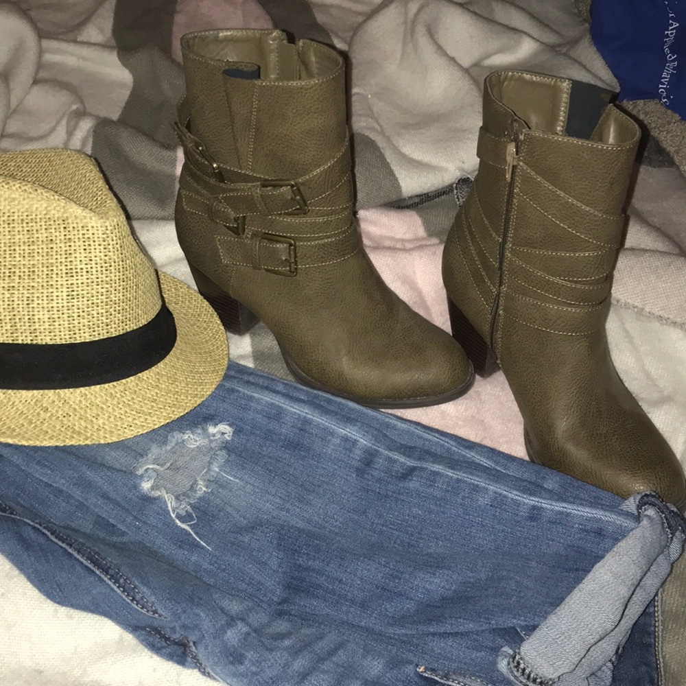 Just Fab size 7.5 booties